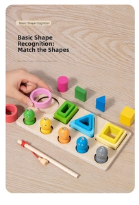 Detailansicht eines Kindes beim Spielen mit magnetischem Angelspiel und Formensortierer