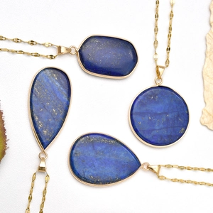 Colliers avec pendentif en lapis-lazuli de forme ronde et goutte avec chaîne en acier doré