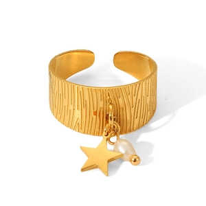 Detail of 18k gold plated stainless steel ring with white pearl and star charms