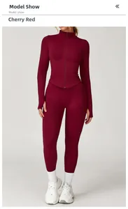 Détails de l'ensemble de sport rouge cerise sans couture avec veste zippée et passe-pouce