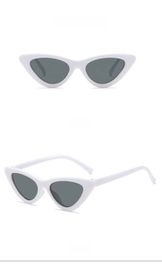 Vues de face et de profil de lunettes de soleil œil de chat blanches pour enfants à verres gris