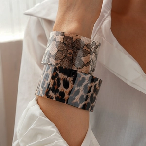 Fashion acrylic wide bangles set with leopard print and lace patterns on female wrist