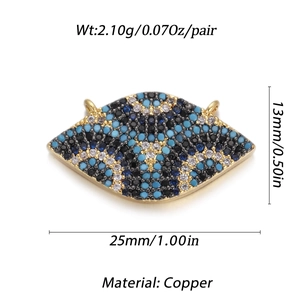 Nahaufnahme von Evil-Eye-Anhänger mit blauen Zirkonia und Größenangaben in Millimetern
