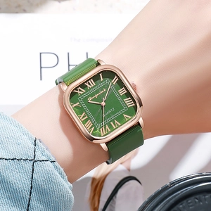 Montre carrée élégante pour femme avec cadran vert soleil et chiffres romains vintage