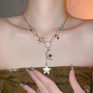 Collier Pendentif Étoile Lune Alliage Strass Chaîne Trombone Asymétrique Vintage Style Palais Français Bijoux Pour Femmes