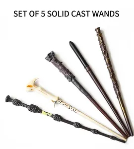 Ensemble de cinq baguettes Harry Potter en plastique injecté pour accessoires cosplay