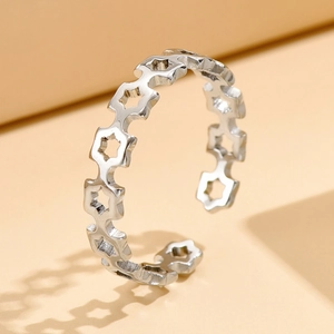 Adjustable silver hollow star ring with a minimalist cutout design for women and girls
