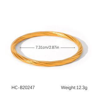Macro view of gold hollow rope texture bangle with inner diameter measurement of 7.31cm