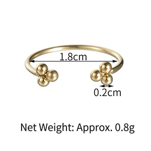 Anello aperto in acciaio inossidabile dorato con tripla perla e peso netto di 0,8g