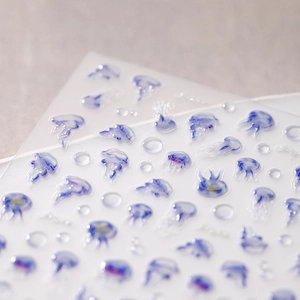 3D-Nagelsticker mit Quallen und Blasen in blauen und lila Aquarellfarben Design