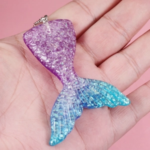 Glinsterende zeemeerminstaart hanger ketting in paars en blauw kleurverloop