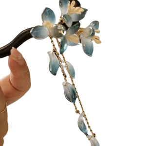 Épingle à cheveux chinoise avec fleurs en verre bleu-blanc et élégants pompons dorés