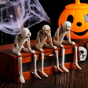 Tre statuine scheletro di Halloween in resina Non vedo sento parlo su scatola di legno