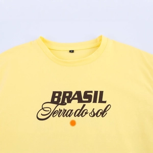 T-shirt in cotone giallo a girocollo con stampa BRASIL Terra do sol e dettaglio collo