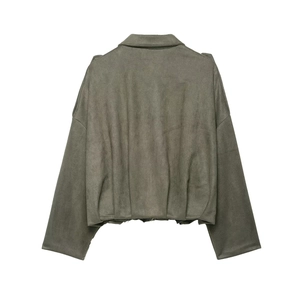 Vue arrière du blouson aviateur en daim vert foncé avec col rabattu et épaules tombantes
