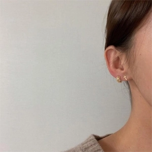 Set de boucles d'oreilles en argent 925 doré avec motif de feuille et croix minimaliste