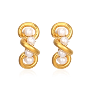 Élégantes boucles d'oreilles torsadées en acier doré 18K avec perles blanches