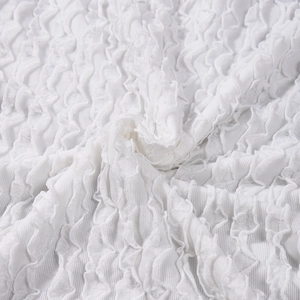 Macro de tissu gaufré blanc avec design plissé 3D et éclairage doux sur les détails