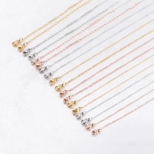 Detail of stainless steel curb chains in gold, silver and rose gold with lobster clasps