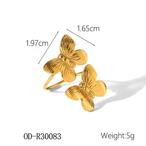 Macro shot of gold butterfly ring with dimensions 1.97cm x 1.65cm and 5g weight data
