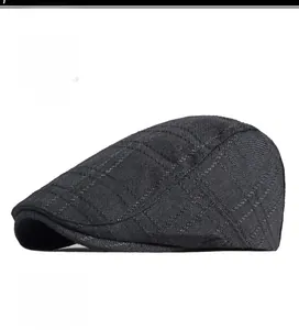 Détail du motif pied-de-poule noir sur une casquette plate rétro de style britannique