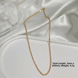 Detail of a 3mm wide gold plated S925 silver chain with 450mm length on white silk