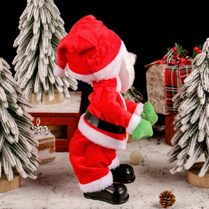 Animierte musikalische Weihnachtsmann Puppe mit rotem Plüsch in schneereicher Urlaubsszene