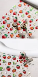 Macro d'autocollants 3D fraise pour ongles avec fleurs et détails en paillettes