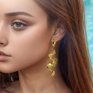 Boucles D'oreilles Créoles En Acier Inoxydable Pour Femmes Plaqué Or 18K Géométrique Torsadé Croissant Note De Musique