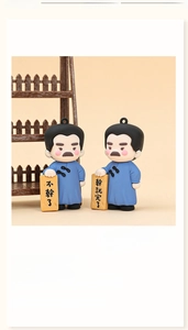 Detailansicht der Lu Xun Cartoon-Schlüsselanhänger mit chinesischen Texttafeln