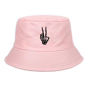 Cappello da pescatore rosa in cotone con ricamo a mano di teschio nero su sfondo bianco