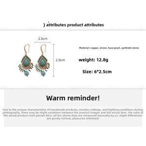 Detail of drop turquoise earrings with dimensions 6x2.5cm and 12.8g weight specs