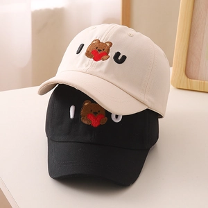 Berretto da baseball in cotone per bambini con grazioso ricamo a forma di orso e cuore