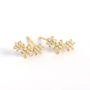 Elegant gold flower stud earrings with sparkling crystals for a luxury minimalist style