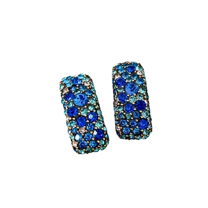 Boucles d'oreilles bohèmes rectangulaires avec cristaux bleus et turquoise sur métal