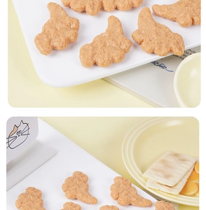 Détail macro de modèles de nuggets de poulet dinosaures à la texture croustillante