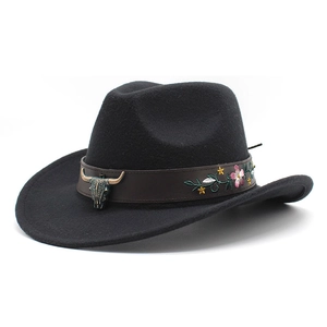 Chapeau de cow-boy noir en feutre avec emblème tête de taureau et broderies florales