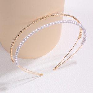 Elegant double-layer headband with white pearls and sparkling crystals in gold finish