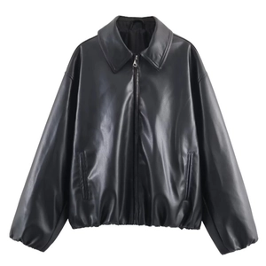 Klassische schwarze Bomberjacke aus Kunstleder mit Reverskragen und Metallreißverschluss