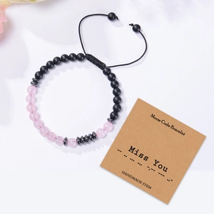 Bracelet code Morse fait main avec perles en cristal rose et cordon sur carte