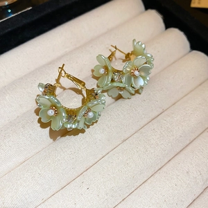 French vintage light green flower cluster earrings with pearls and gold metal