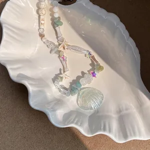 Collana di perle con conchiglia e stella marina con perle azzurre e iridescenti