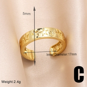 Dettaglio dell'anello a stella placcato oro 18k da 5mm con dimensioni e peso