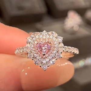 Anello di lusso in argento con diamante a cuore rosa e alone di cristallo a strati
