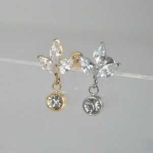 Détails des clous à lèvre en titane F136 en forme de feuille avec pendentifs en zircone
