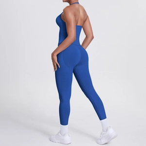 Detail der hoch taillierten Yoga-Leggings und Halter-BH in dunkelblauem Stoff