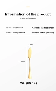 Détail macro d'un couteau à beurre doré en acier inoxydable poli miroir avec dimensions