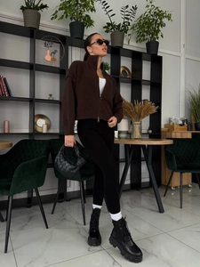 Dunkelbraune Strickjacke für Damen mit Reißverschluss und lässiger Passform für den Herbst