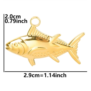 Golden fish pendant size chart with dimensions 2.9cm length and 2.0cm height in 18k plating