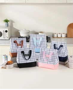 Detail of insulated lunch bags with Thermo Lock label and reinforced webbing handles